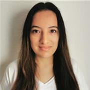 Profesora de matemáticas imparte clases a alumnos de Secundaria y Bachillerato